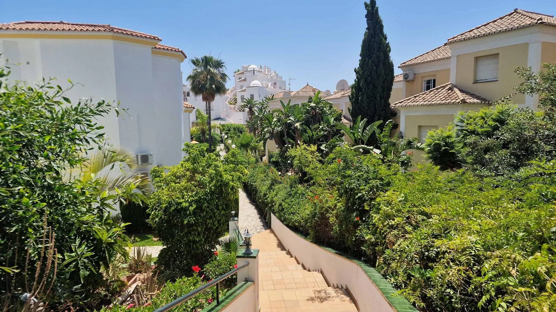 Shr062 Two Bedroom Apartment Valparaiso In Nerja